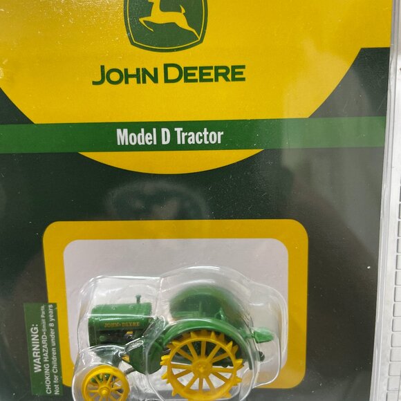 John Deere Model D Tractor 1:87 Scale - Picture 1 of 4